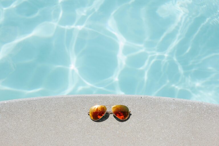 sunglasses-1850648_1280